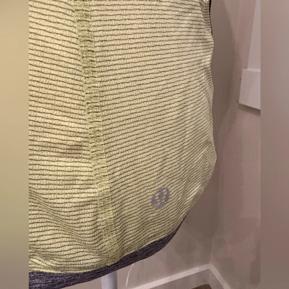 Lululemon Run Energy V-Neck Tank Green Stripe Racerback Pocket Size 4 - Picture 5 of 10